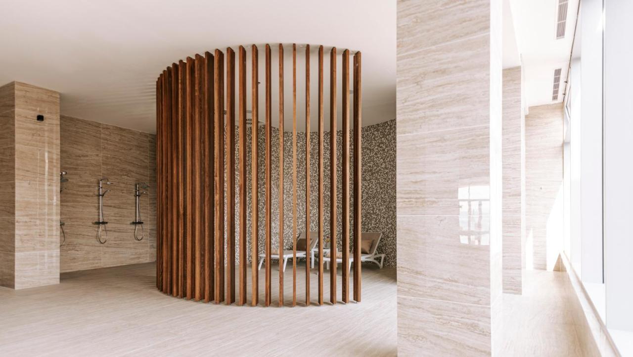 Hotel Miramare تْسْغيكفانِتْسا المظهر الخارجي الصورة A shower enclosure