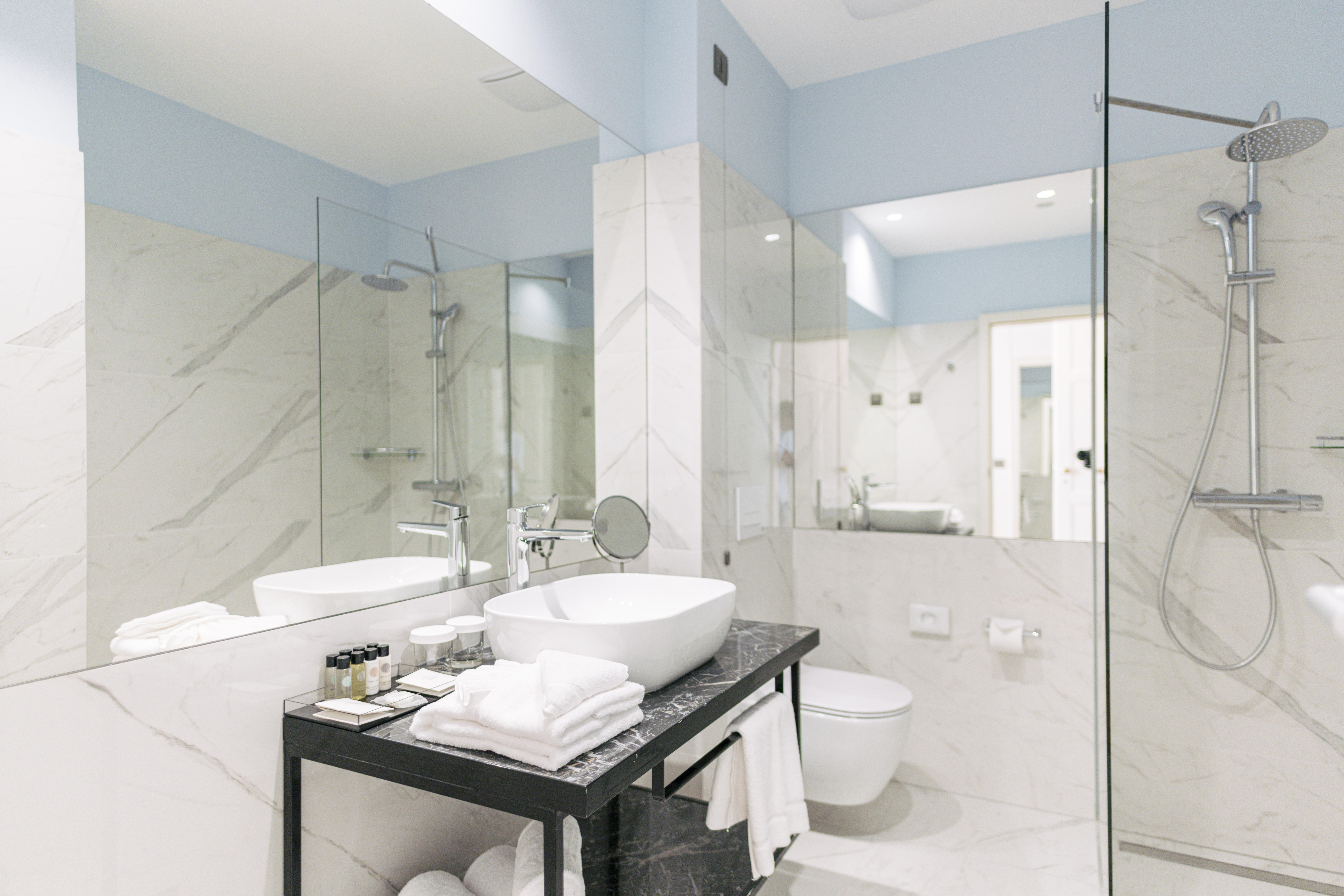 Hotel Miramare تْسْغيكفانِتْسا المظهر الخارجي الصورة Bathroom
