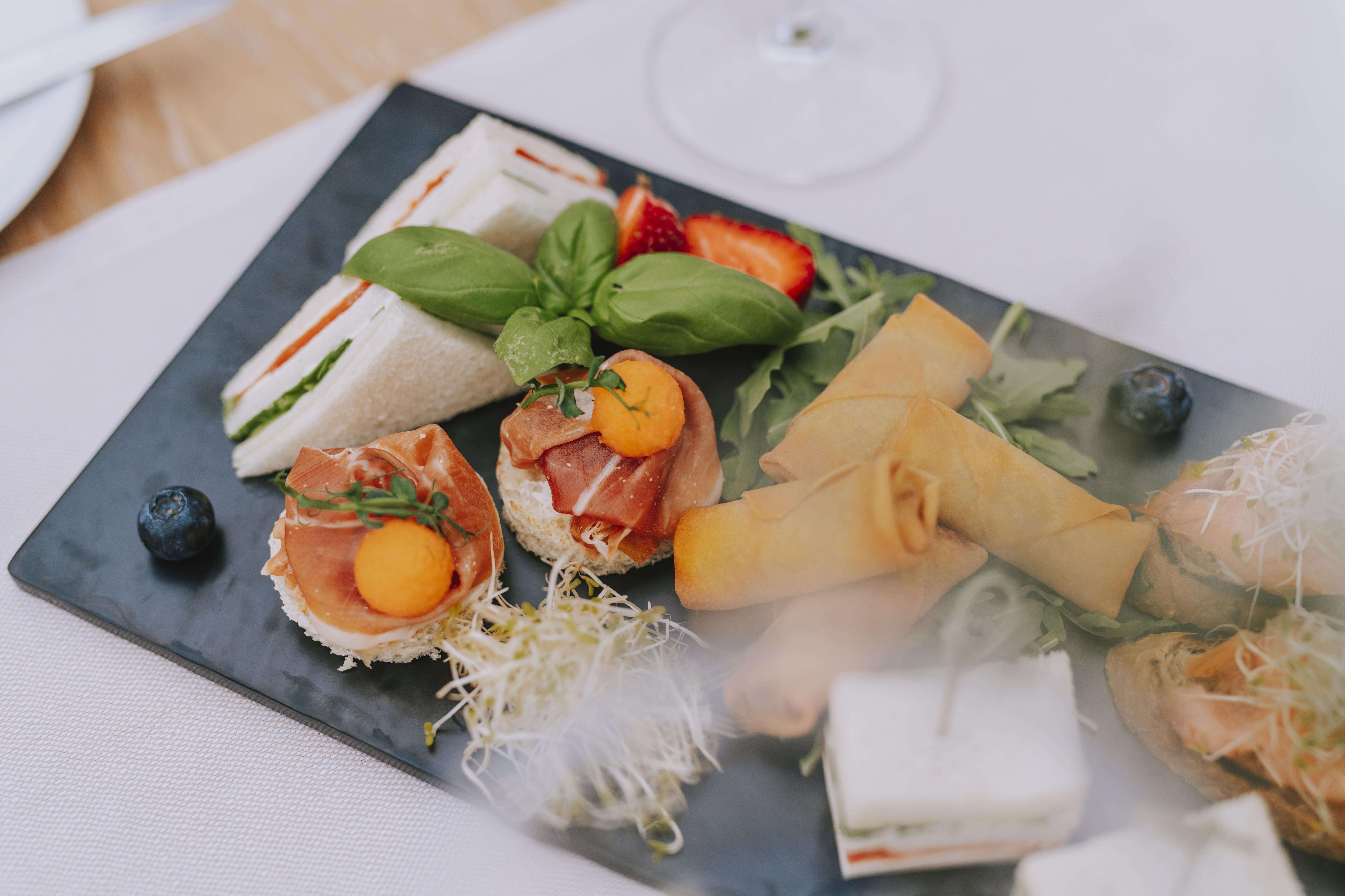 Hotel Miramare تْسْغيكفانِتْسا المظهر الخارجي الصورة Finger food