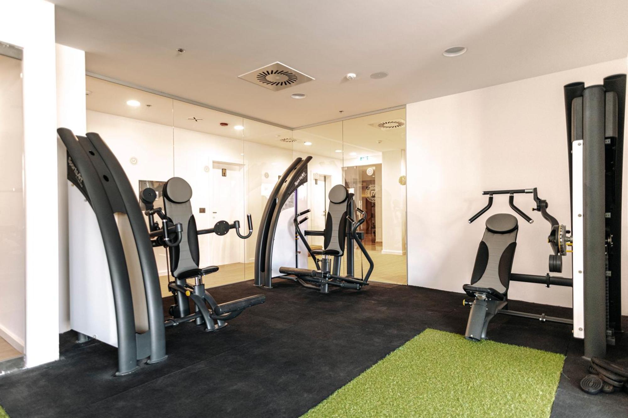 Hotel Miramare تْسْغيكفانِتْسا المظهر الخارجي الصورة The gym at the hotel